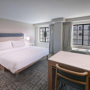 Deluxe Efficiency King Suite