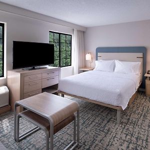Queen Studio Suite